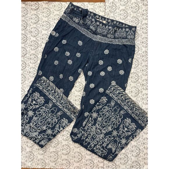 Free People Journey Bell Bottom Tribal Pattern Blue Denim Jeans Size 27 - Picture 11 of 11
